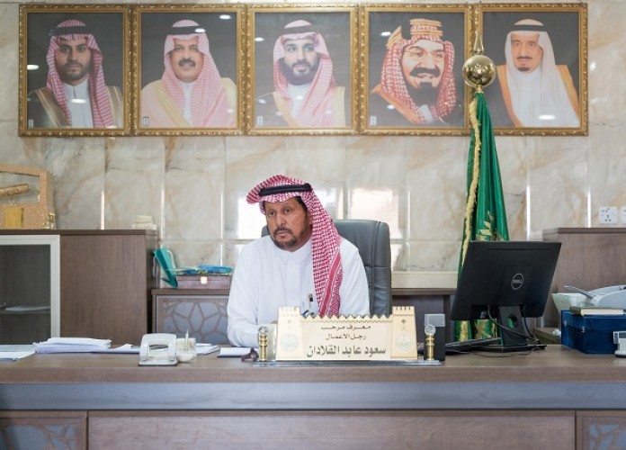 «ابن عم عزيز وغالي ويستاهل أن يُكرم» .. «معرف مرحب» رجل الأعمال سعود بن عابد القلادي يُدعم الإعلامي «سعيد الحمد القلادي»  بمبلغ  150 ألف ريال بمناسبة تكريمه