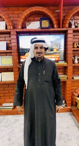 الشيخ ضاحي بن سمرة يزور الناشط الاجتماعي ” صالح المهيمزي “