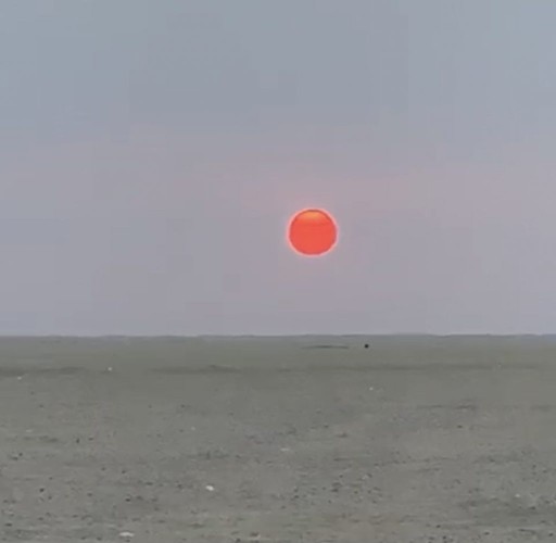 أول تعليق من الزعاق على فيديو متداول زعم صاحبه بتغير لون الشمس إلى الأحمر
