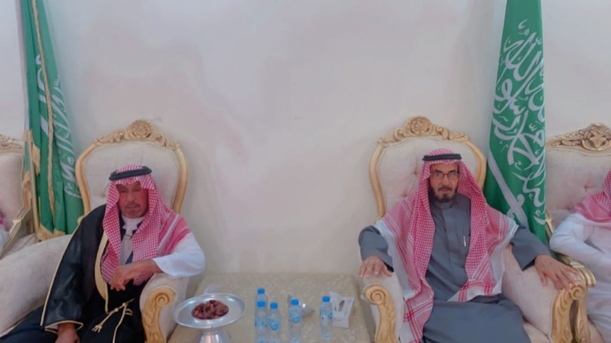 سمو الأمير “عبدالله بن منصور ابن جلوي” يقدم واجب العزاء للشيخ فهد بن عبيد بن براك” في وفاة ابنه الدكتور نايف