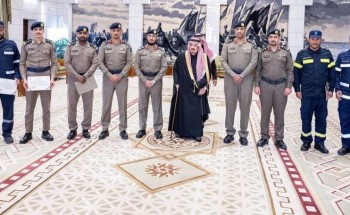 سمو أمير الرياض يكرم المشاركين من منسوبي الدفاع المدني في عملية البحث عن المفقودين جراء الظروف الجوية سمو أمير الرياض يكرم المشاركين من منسوبي الدفاع المدني في عملية البحث عن المفقودين جراء الظروف الجوية
