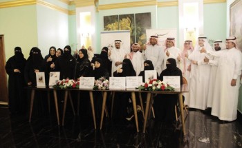 تدشين كتاب ” من زاوية خاصة” بحضور  نسائي مُلفت