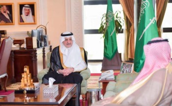 أمير تبوك يستقبل مدير فرع وزارة الموارد البشرية بالمنطقة أمير تبوك يستقبل مدير فرع وزارة الموارد البشرية بالمنطقة