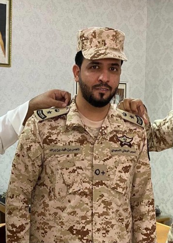 أمير الفوج السادس عشر بالحرس الوطني يقلد الرائد ناهس بن فهد بن ناهس رتبته الجديدة