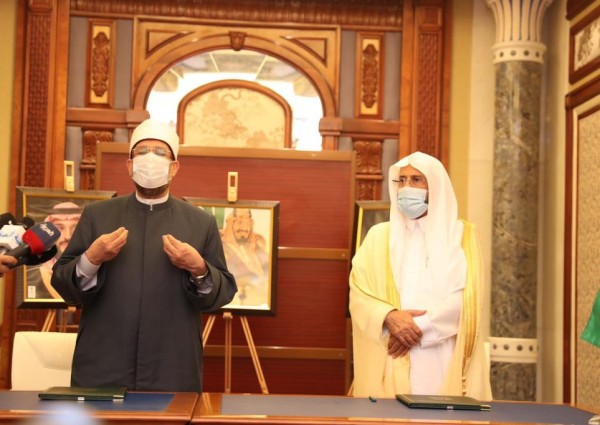وزير الشؤون الإسلامية: لاخير في أمة لاتقدر علمائها الذين يعملون وفق القرآن الكريم والسنة النبوية وزير الشؤون الإسلامية: لاخير في أمة لاتقدر علمائها الذين يعملون وفق القرآن الكريم والسنة النبوية