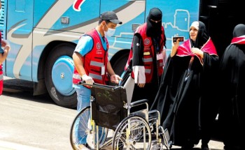 الهلال الأحمر بالحدود الشمالية يقدم خدماته الإسعافية والطبيةالطارئة للحجاج القادمين من منفذ جديدة عرعر