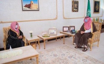 سمو أمير الحدود الشمالية يستقبل رئيس المحكمة بالعويقيلة سمو أمير الحدود الشمالية يستقبل رئيس المحكمة بالعويقيلة