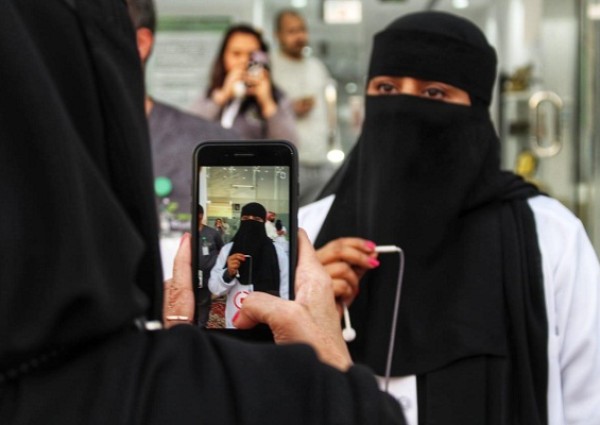 لقاء خاص مع “وضحى الهاجري” .. احساسي بمعاناة المريض قادني للعمل في المجال الطبي لقاء خاص مع “وضحى الهاجري” .. احساسي بمعاناة المريض قادني للعمل في المجال الطبي