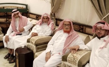 بالصور أعضاء ملتقى الإبداع الأدبي في زيارة للشيخ احمد حمود الحبيبي بعد إجرائه عملية جراحية.