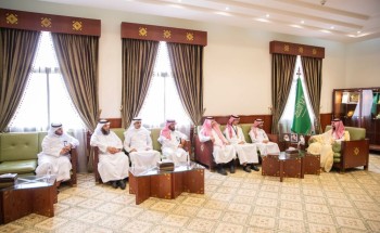 سمو محافظ الخرج يكرم الطالب الموهوب عبدالله بن فهد العتيبي