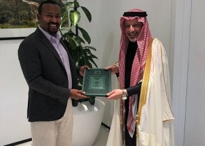 خادم الحرمين يبعث رسالة خطية لـ”رئيس وزراء أثيوبيا” خادم الحرمين يبعث رسالة خطية لـ”رئيس وزراء أثيوبيا”
