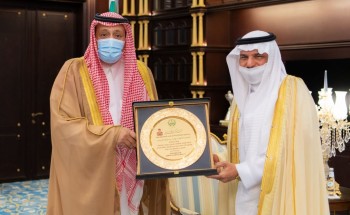 سمو امير منطقة الباحة يكرم مدير شرطة المنطقة السابق سمو امير منطقة الباحة يكرم مدير شرطة المنطقة السابق