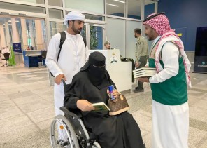 وزارة الشؤون الإسلامية تباشر توزيع مليوني نسخة من المصاحف الشريفة على الحجاج المغادرين بالمطارات والمنافذ البرية والبحرية وزارة الشؤون الإسلامية تباشر توزيع مليوني نسخة من المصاحف الشريفة على الحجاج المغادرين بالمطارات والمنافذ البرية والبحرية