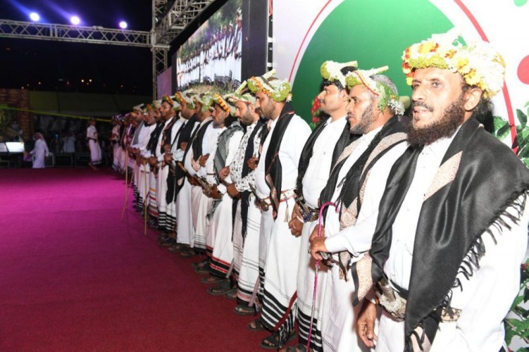 فرقتا محافظة هروب ومركزي دفا والسلف يبهران الحضور على مسرح مهرجان البن السابع