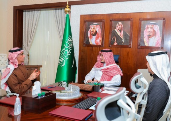 نائب أمير الشرقية يطلع على التقرير السنوي للتجمع الصحي الأول بالمنطقة نائب أمير الشرقية يطلع على التقرير السنوي للتجمع الصحي الأول بالمنطقة