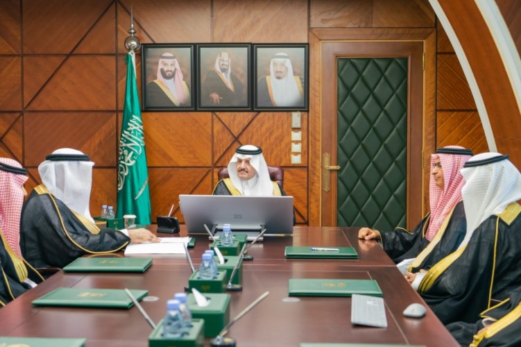 أمير المنطقة الشرقية يطلع على مجموعة من المشاريع الاستثمارية بالأمانة.. ويستمع لشرح مفصل عنها