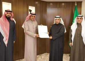 مدير عام فرع وزارة الصحة بحفرالباطن يكرم مجمع الحجيلان الطبي ومجمع مروم الطبي لحصولهم على إعتماد المركز السعودي لإعتماد المنشآت الصحية (سباهي)