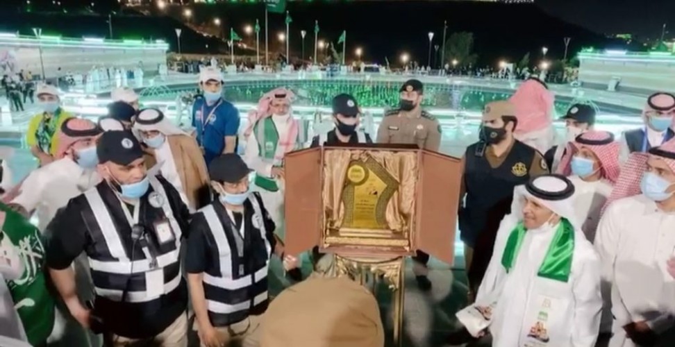 أمير منطقة الباحة يكرم أعضاء جمعية ساعد للبحث والإنقاذ