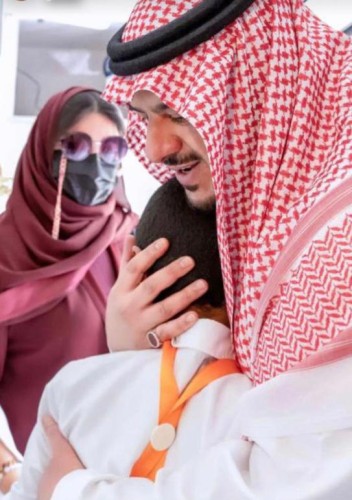 سمو الأمير محمد بن عبد الرحمن بن عبد العزيز يدشن مبادرة “السيارة الحسية” للأطفال ذوي الإعاقة في الرياض