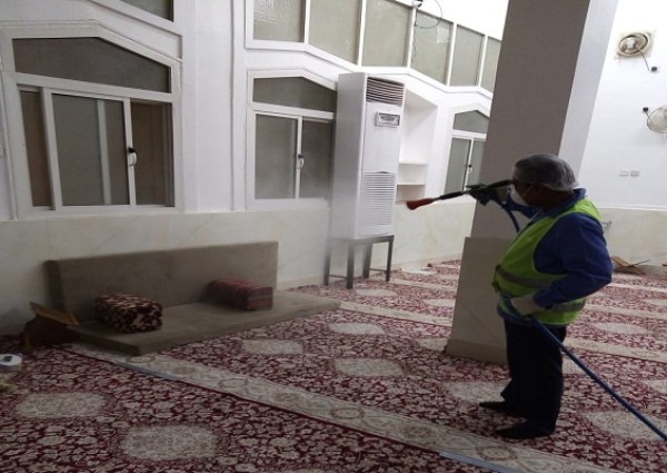 بلدية أملج تعقم الجوامع والمساجد والساحات المحيطة بها
