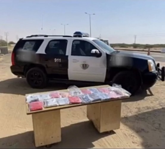 عثروا عليها في مخابئ سرية .. دوريات أمن القنفذة تضبط 18 بلاطة حشيش في مركبة بـ”القنفذة”