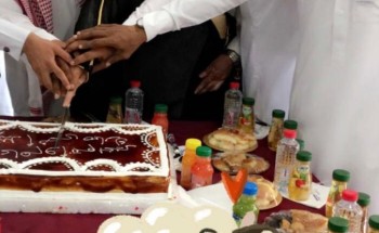 محافظ الحائط يعايد المنومين في مستشفى الحائط العام محافظ الحائط يعايد المنومين في مستشفى الحائط العام