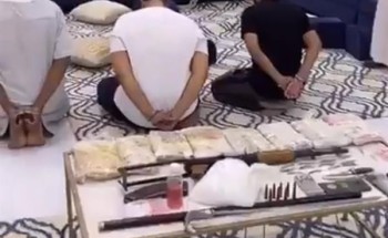 بالفيديو: لحظة ضبط 3 مواطنين تورطوا في الترويج للمواد المخدرة داخل استراحة بجدة