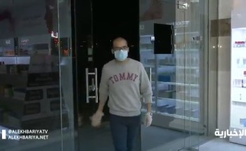 قصة شاب يقوم بخدمة المواطنين والمقيمين خلال ساعات منع التجول مجاناً – فيديو
