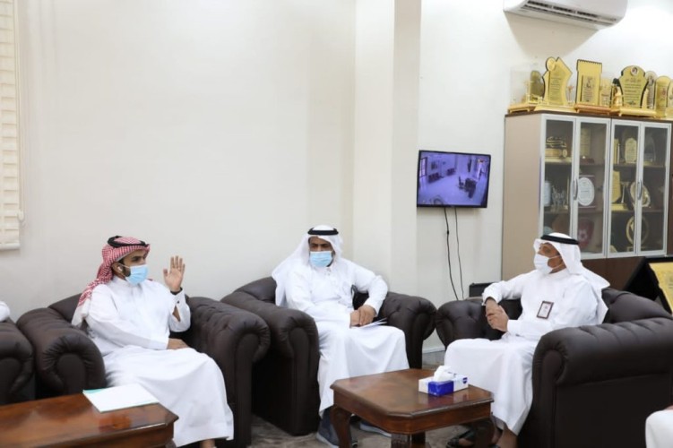 محافظ صامطة يبحث “برنامج رسوم الأراضي البيضاء” مع مدير شؤون الإسكان بمنطقة جازان