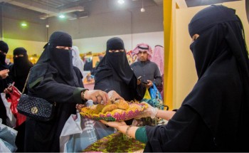 الشعبي والتراثي” يتضامن مع “الموضة والإتيكيت” في “كليجا بريدة” الشعبي والتراثي” يتضامن مع “الموضة والإتيكيت” في “كليجا بريدة”