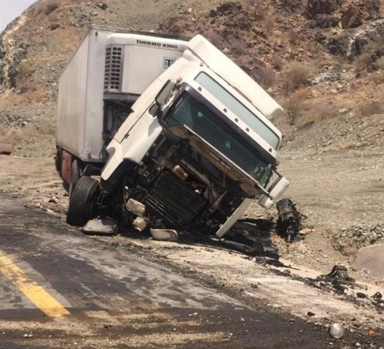 بسبب انجراف شاحنة .. وفاة رجل أمن في حادث على طريق السيل الكبير باتجاه مكة