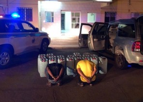 يقظة أمن الطرق بالمدينة يضبط شخصين بحوزتهما 600 لتر من العرق المسكر يقظة أمن الطرق بالمدينة يضبط شخصين بحوزتهما 600 لتر من العرق المسكر