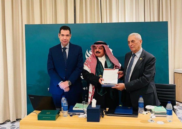 الشيخ صالح بن حسين آل سلامة يحصل على الدكتوراة في الإدارة من أكاديمية (جيت) البريطانية