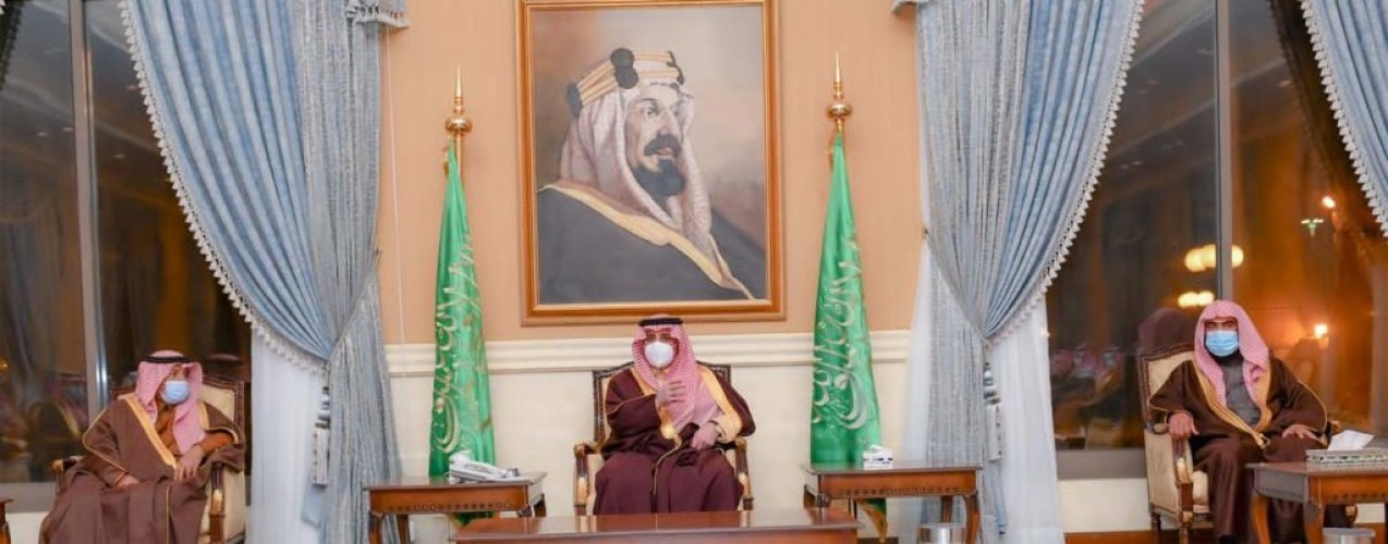 أمير تبوك يستقبل المواطنين في اللقاء الأسبوعي