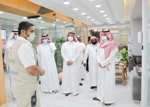 محافظ الحرث يطلع على جهود المركز الإقليمي للقيادة والتحكم بصحة جازان محافظ الحرث يطلع على جهود المركز الإقليمي للقيادة والتحكم بصحة جازان