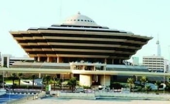 وزارة الداخلية: الوافد الذي يتأخر عن المغادرة عقب انتهاء صلاحية تأشيرة الدخول الممنوحة له سيعاقب بغرامة مالية تصل إلى (50.000) ريال والسجن والترحيل
