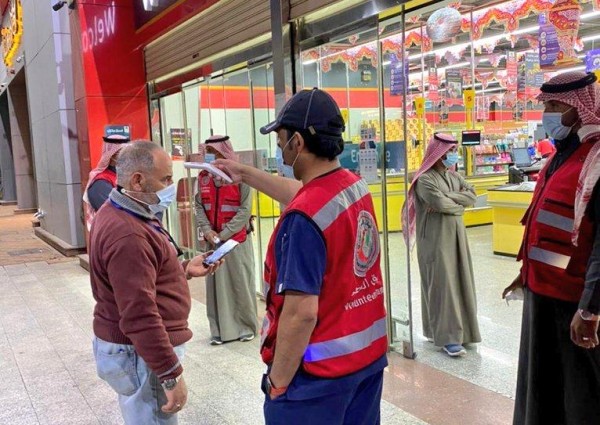 فريق التطوع بـ”هلال الجوف” يقوم ببعض الجولات التوعوية بالمواقع التجارية