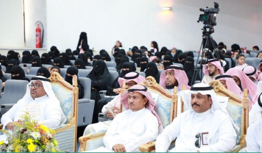 طلاب وطالبات تعليم جازان يتسابقون للاحتفاء بمعلميهم ومعلماتهم