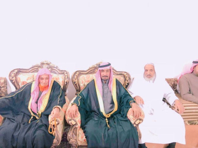 في أجواء مفعمة بالمطر والأفراح الأستاذ معيض الشويلعي يحتفل بليلة العمر