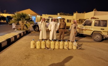 شرطة الدرب تداهم موقع اتخذه عمالة إفريقية لصناعة الخمور وضبط كميات كبيرة من مادة العرق المسكر