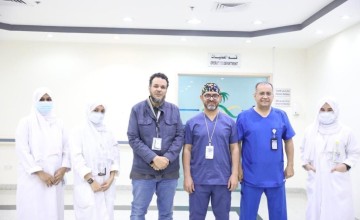 «بمنظار متقدم ودقة جراحية».. فريق طبي في مكة ينقذ مقيمًا يمنيًا من ورم مراري وحصوات متعددة
