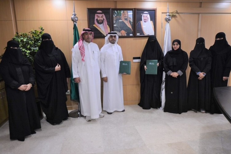 الإدارة العامة للموارد البشرية ومركز التعليم المستمر بجامعة الإمام عبدالرحمن بن فيصل يوقعان إتفاقية تعاون مشترك لتبادل الخبرات في التدريب