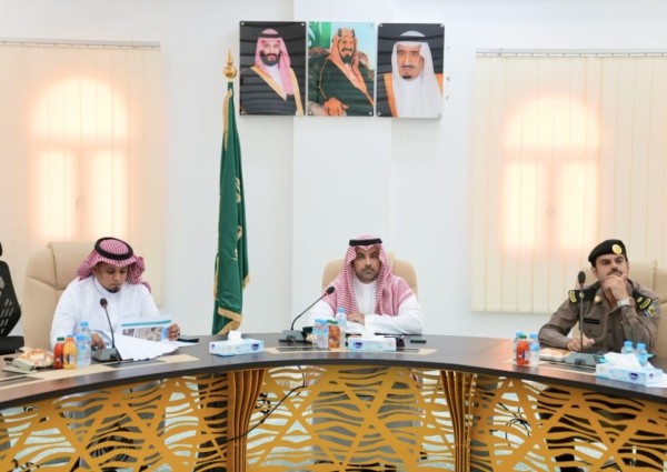 بحضور أعضاء اللجنة من الأجهزة الأمنية والخدمية .. محافظ صبيا يرأس اجتماع لجنة السلامة المرورية بحضور أعضاء اللجنة من الأجهزة الأمنية والخدمية .. محافظ صبيا يرأس اجتماع لجنة السلامة المرورية