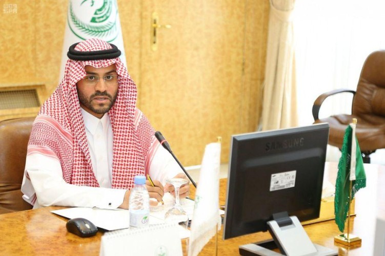 سمو الأمير فيصل بن فهد بن مقرن يلتقي مدير المدينة الصناعية بـ حائل وملاك المصانع.