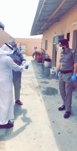 عمل رأس تنورة زيارات ميدانية لتأكد من الإلتزام بتطبيق الاشتراطات والتقيد بالتعليمات على مساكن العمالة