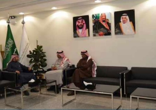 مدير فرع البيئة بالجوف يبحث تطوير التعاون مع مركز تنمية الغطاء النباتي ودعم أعماله بالمنطقة مدير فرع البيئة بالجوف يبحث تطوير التعاون مع مركز تنمية الغطاء النباتي ودعم أعماله بالمنطقة