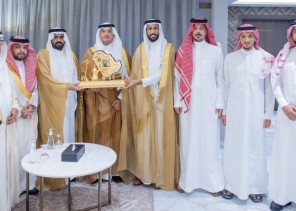 سمو محافظ الأحساء يستقبل رئيس وأعضاء مجلس إدارة نادي الروضة سمو محافظ الأحساء يستقبل رئيس وأعضاء مجلس إدارة نادي الروضة