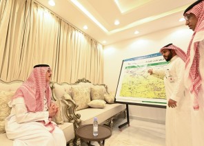 سمو أمير جازان يزور عدداً من مشايخ محافظة الدائر  بني مالك ويطلع على مشاريع البلدية بالمحافظة