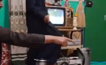 على أهازيج بابا فرحان.. شاهد: مواطن في الجوف يُعيد أجواء صيام رمضان الماضي على طريقته الخاصة.