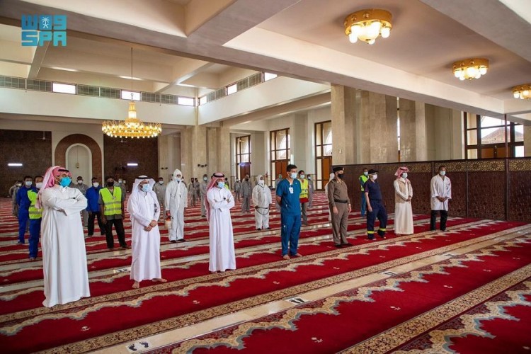 الشؤون الإسلامية تغلق 16 مسجدًا مؤقتاً في 5 مناطق بعد ثبوت حالات إصابة كورونا بين صفوف المصلين